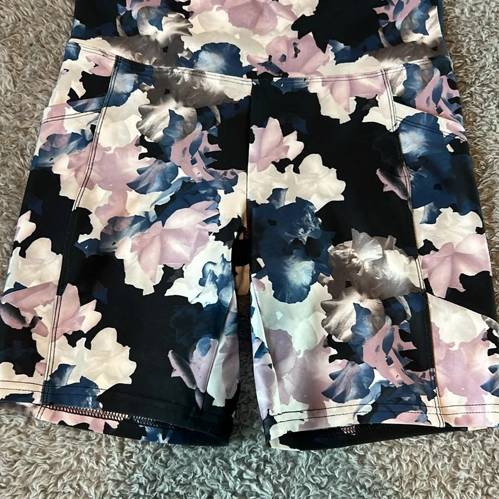 Balance Collection women’s shorts size Medium - Picture 2 of 8